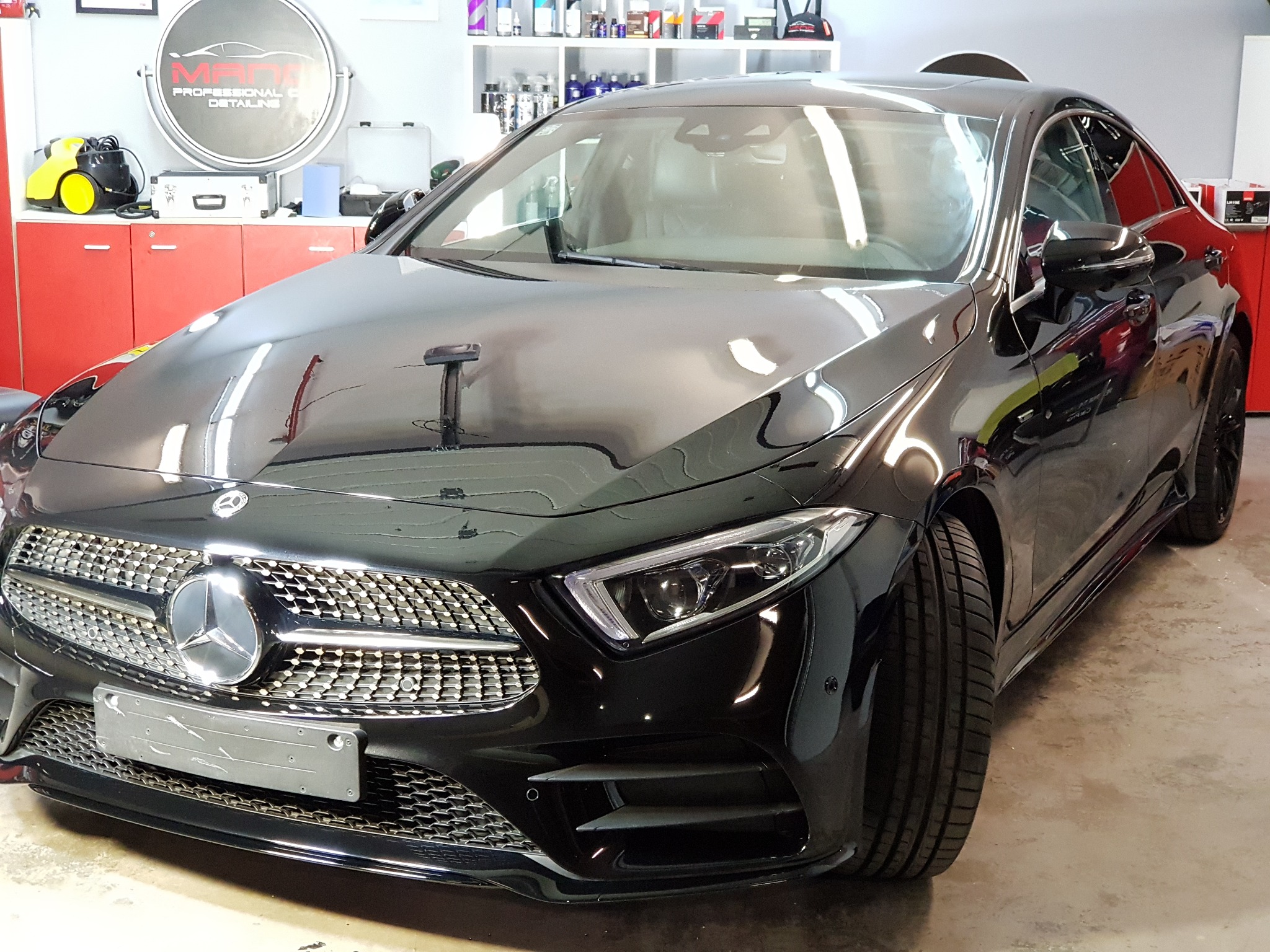 Bijeli Mercedes nakon detailing tretmana